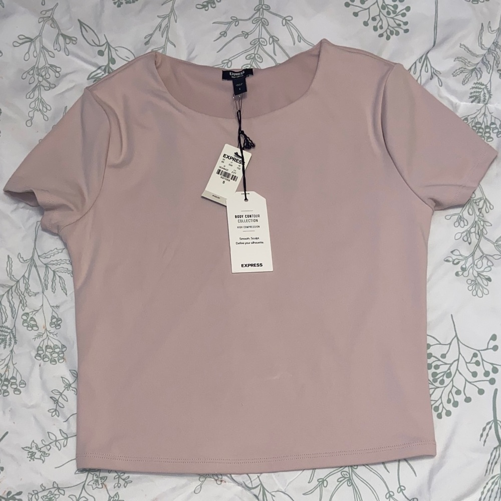 Express nwt body contour Blush pink Short Sleeve Top sz small💕💕